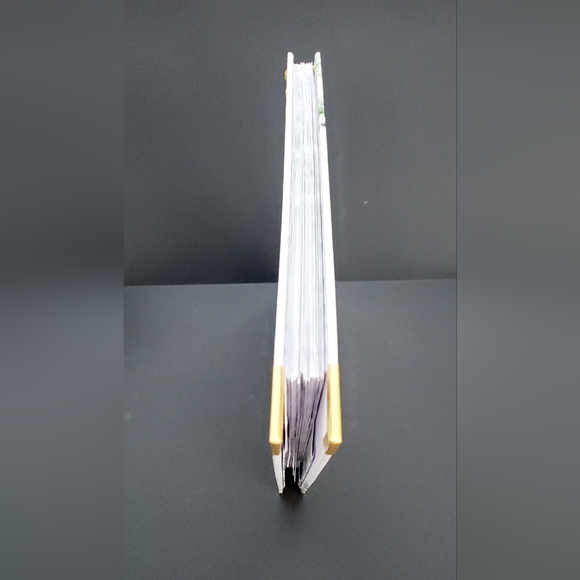 The Complete Wedding Planner And Organizer by Your Perfect Day 11.5" x 10" - Picture 9 of 11